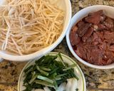 A picture of step 4 of Stir-Fried Bean Sprouts and Garlic Chives with Pork Liver & Chicken Liver Congee.