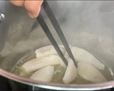 Foto del paso 1 de la receta: Garbanzos, chipirones y huevo frito