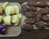 Paradicsomszószban sült kofta és burgonya mediterrán módra recept fázis 4 fotója