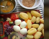 A picture of step 1 of Marshes potatoes ball.