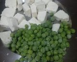 A picture of step 1 of Jain Matar Paneer.