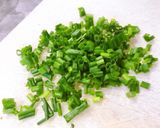 Hình bước làm 1 của món 🌱 Bí Ngòi Vàng Xào Tỏi (Vegan)