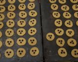 Foto langkah ke 4 dari resep Kue Kering Toping ChocoChips.