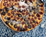 A picture of step 1 of Berries clafoutis.