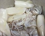 รูปขั้นตอนการทำที่ 1 ของ ปลาหมึกผัดไข่เค็ม