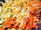 Medvehagymás, csiperke gombás, dínsztelt paprika tojással
