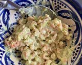 Une image de l'étape 2 de Tomate farcie aux crevettes et à la crème d’avocat.