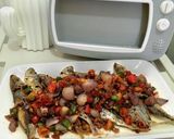 Foto langkah ke 3 dari resep Ikan goreng tumis bawang terasi.