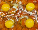 Foto del passaggio 2 della ricetta Uova con zucchine in padella