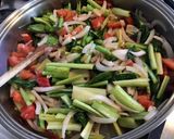 Une image de l'étape 6 de Choy sum sauté oignon ail et tomates.