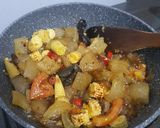 Foto langkah ke 5 dari resep Oseng Kikil Putren Tahu ala Fe.