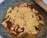 Foto del paso 3 de la receta: Risotto de pollo y champiñones con nata
