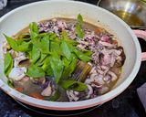 Foto langkah ke 6 dari resep Cumi Masak Hitam.