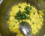 A picture of step 6 of Paneer paratha.