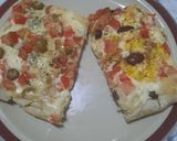 Foto del paso 9 de la receta: Pizza 2 sabores: huevo duro, olivas negras y 4 quesos con olivas verdes