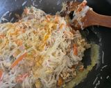 Foto del paso 5 de la receta: Fideos de arroz salteados con atún y verduras