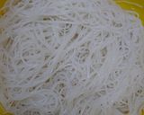 Hình bước làm 3 của món Hủ tiếu xào kiểu thái