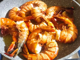 Gambas salteadas en aceite de oliva, ajo y sal del Himalaya