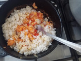 Arroz revueltos con huevo y tomates