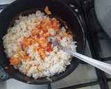 Foto del paso 3 de la receta: Arroz revueltos con huevo y tomates