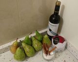 Foto del paso 1 de la receta: Peras confitadas en Rioja rellenas de mango e higos asados
