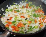 Foto del paso 1 de la receta: Empanada de hojaldre de mejillones y langostinos