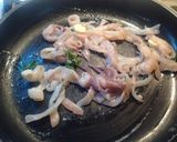 A picture of step 7 of Spaghetti with Langoustines, Shrimp, Calamari, and Clams.
