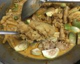 รูปขั้นตอนการทำที่ 4 ของ “แกงไก่ใส่มะเขือ”