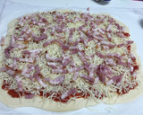 Foto del paso 3 de la receta: Pizza de bacon y champiñones facilita