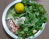 A picture of step 1 of Green Garlic-Corainder Chutney.