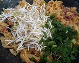 Foto langkah ke 4 dari resep Kwetiau Goreng (Chinese Resto).