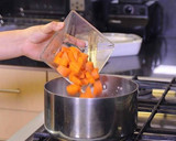 Foto del paso 5 de la receta: Sopa de fideos con pollo y zanahoria