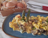 Foto del paso 5 de la receta: Revuelto de espárragos, setas y langostinos
