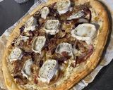 Une image de l'étape 4 de Tarte fine au chèvre, oignons confits et miel 🍯.