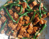 Foto langkah ke 4 dari resep Oseng Tempe Cabai Hijau.