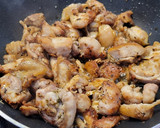 Foto del paso 1 de la receta: Ensalada agridulce de pollo con canónigos