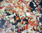 Foto del paso 2 de la receta: Pollo a la crema y verdeo con papas