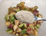 Foto del passaggio 3 della ricetta Terrina di patate, mele e cavoletti di Bruxelles