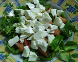 Foto del paso 2 de la receta: Ensalada con queso, aguacate y cabello de ángel