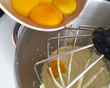 Foto langkah ke 3 dari resep Zebra Butter Cake.