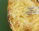 Foto del paso 3 de la receta: Calabaza espaguetis al horno..🍝