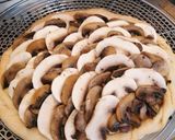 Une image de l'étape 4 de Tarte aux champignons de Paris avec compotée d'oignons au café.