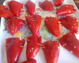 Foto del paso 6 de la receta: Pimientos de piquillo rellenos de atún en salsa