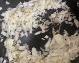Foto del paso 1 de la receta: Risotto de arroz con pollo y azafrán