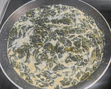 Foto del paso 3 de la receta: Espinacas frescas con nata y queso