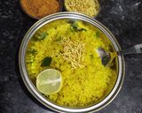 A picture of step 7 of Indori poha.