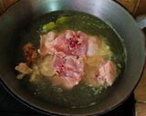 Foto langkah ke 2 dari resep Ayam goreng enak.