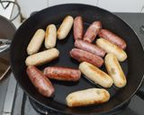 Foto langkah ke 1 dari resep Bangers and Mash.