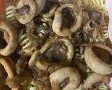 Foto del paso 5 de la receta: Radiatore con calamar encebollado
