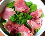 Foto del paso 1 de la receta: Ensalada de Rúcula, Jamón Crudo y Queso Azul